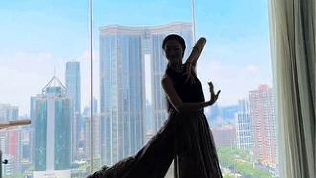 这首歌有一种温润如玉的翩翩公子感～