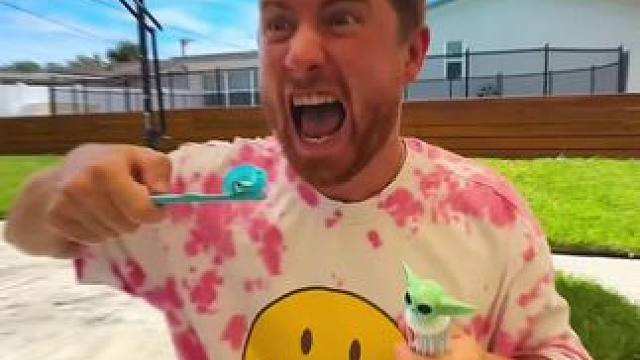 牙膏猜盲盒大比拼，结局让人太意外了！ #看一遍笑一遍 #意想不到的结局 #这操作都看傻了 #哈哈哈皮