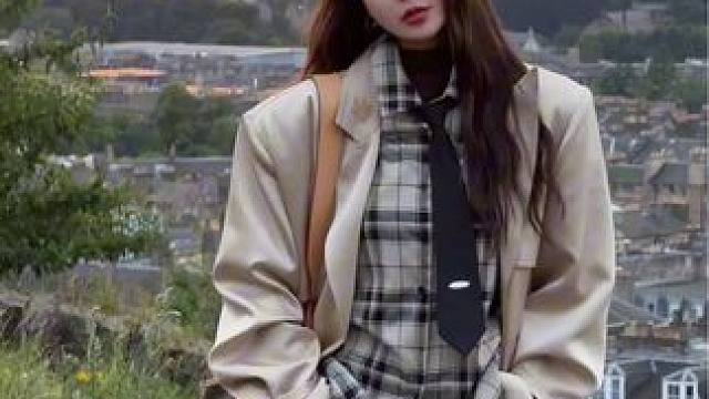 “成年人的世界，看一次风景就等于看一次心理医生，看一次日落就等于享受一刻宁静，找回内心的平和。日落的