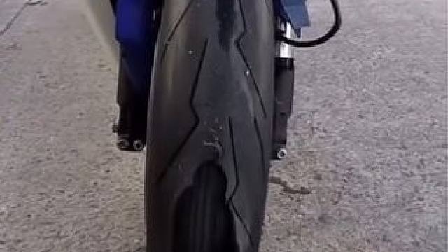 太狠了  前轮刹车都给你干断了  #机车 #操作有风险请勿模仿