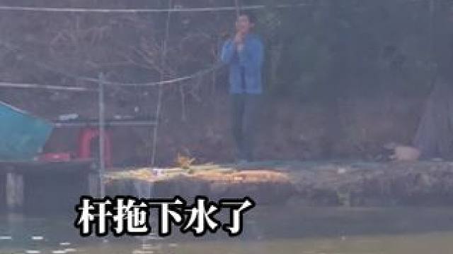 今天钓鱼跟对面的钓友拔了半天才发现只有一条鱼#钓鱼人 #2024dou来