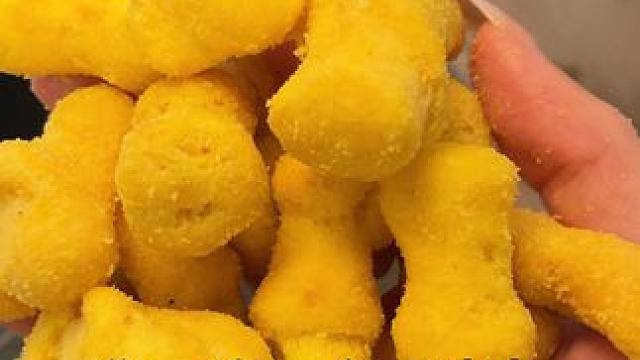 以后去电影院还买啥爆米花呀，直接带一包#玉米条  ！#零食  #零食推荐