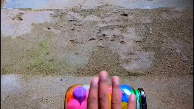 楼梯滚瓶子爆破解压时刻