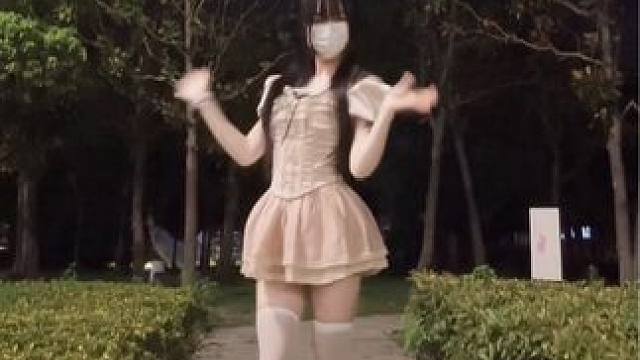 也是假装了一手温柔女人了～ 
#浅跳一下 #一学就会系列 #甜妹 #康复运动 #地球人你好我在为你跳