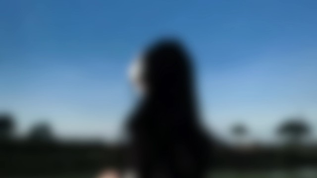 “人们谈着自由  话里全是枷锁”