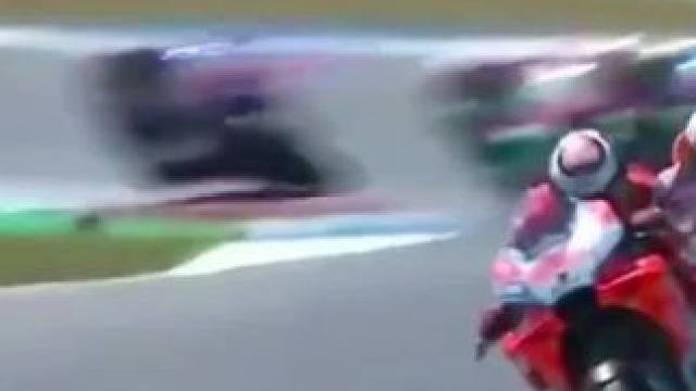 #motogp #摩托车比赛 #滑胎过弯 #大神控车 #危险动作请勿模仿