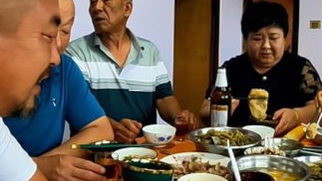 沙和尚老姨酒量大，喝了一下午啥事没有，太厉害啦#团聚时刻 #风土人情 