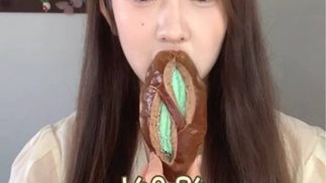 暑期VLOG｜160 86维持体重一天吃什么
今天吃了自己做的薄荷碱水！
感觉还不错 嘿嘿
#一天吃