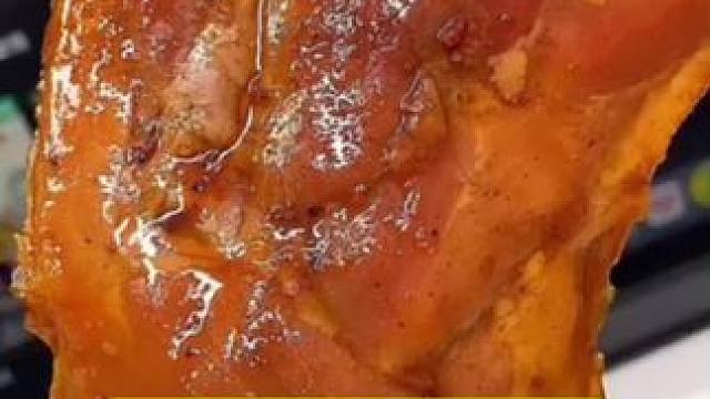 乡巴佬大鸭腿#那些尝一口就忘不掉的特色美食 #真材实料才能做出好味道 #好吃又便宜的鸭脖推荐 #零食