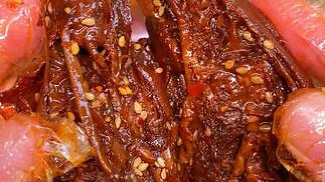 喜欢吃鸭货的一定要错过这个湖南的香辣鸭头了，都是精选的优质大个鸭头，卤的特别入味！#好吃到停不下来 