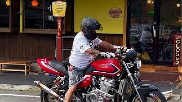 玩车氛围｜十三姨的状态依旧精神 #每个男人都有一个机车梦 #摩托车 #本田十三姨 #玩车氛围