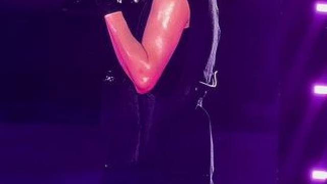 这一段改词太感动了！#薛之谦苏州演唱会