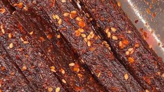 吃起来麻麻辣辣的，一口下去满嘴爆汁，越吃越香越吃越上头#好吃到停不下来 #追剧小零食 #无辣不欢