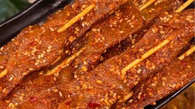 不用出门也能吃上串串了！这个串串真的很绝！#辣条 #追剧小零食 #馋哭隔壁小孩
