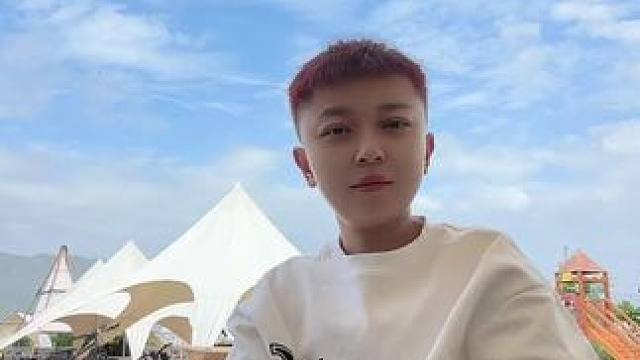 #蓝天白云定会如期而至 #草莓冰淇凌手势舞