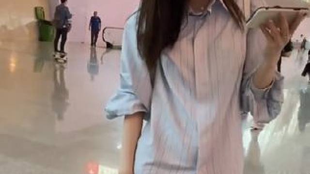 #邻家女孩 #笑容最治愈的女孩 #模特美女 #街拍美女 #车模