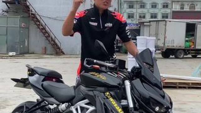 又到一排大摩托！进来听声浪！