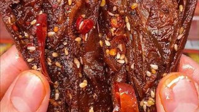 卤的特别入味，一口下去肉质紧实有嚼劲，太过瘾啦！#好吃到停不下来 #零食推荐 #无辣不欢