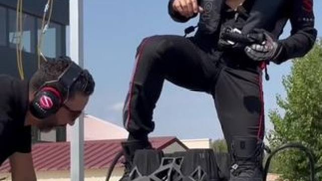 时速150，高度3000米，单人脚踩飞行器炫酷极致#极限运动 #玩的就是心跳 #带你看世界 #海外生