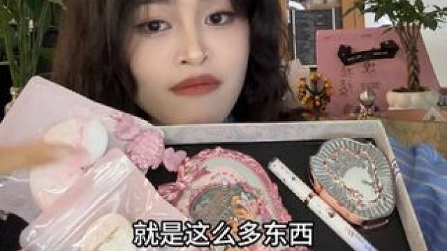 暑假出去玩拍美美的照片前必须是要有一个好的妆容哦！ #美妆 #美妆种草 #花知晓礼盒 #花知晓新品 