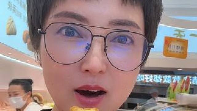 比蛋糕还好吃的月饼，不甜不腻非常松软的蛋月烧月饼，一会来直播间汤姐给兄弟们来播福利！