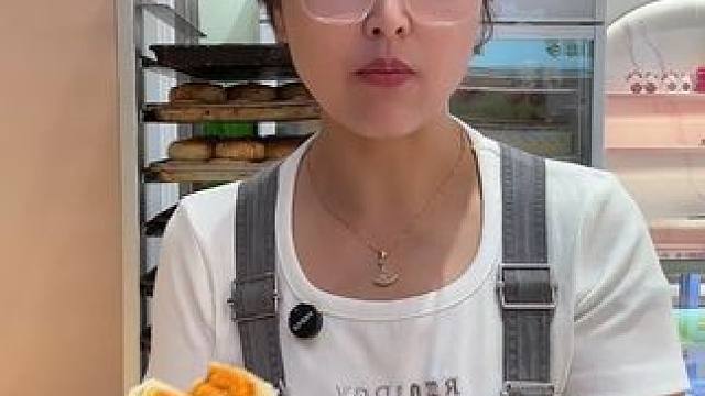 9.8到手两块月饼还犹豫啥呢。赶紧给孩子老婆女朋友都下几单昂！关键是太好吃了！#同城