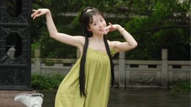 今天这个可爱装的怎么样#舞蹈 #桃花笑 #翻跳 #古典舞