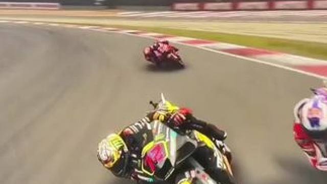 #motogp #摩托车比赛 #贴地飞行 #压弯 #封闭场地请勿模仿