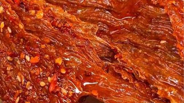 这是我们湖南特产辣条爆辣波浪豆筋，爱吃辣的一定不要错过辣#童年记忆小零食 #无辣不欢 #辣条 #无辣