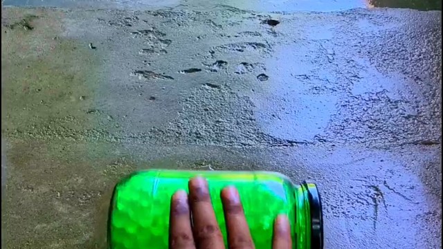 楼梯滚瓶子爆破解压时刻