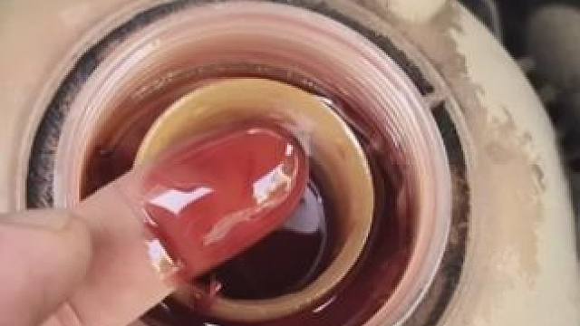 汽车冷却液一定要定期检查颜色，不然损坏变速箱！