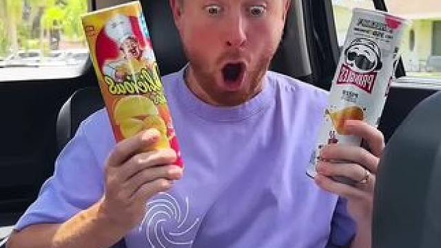 吃零食被老婆多次索要，男子一招机智化解！ #看一遍笑一遍 #老外真会玩 #意想不到的结局 #这操作都