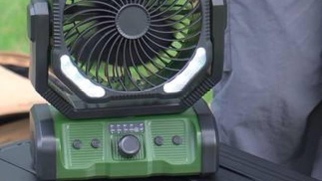 20,000毫安的内置电池，续航时间长，而且还有露营灯，自动摇头和充电宝功能 #户外风扇 #露营风扇