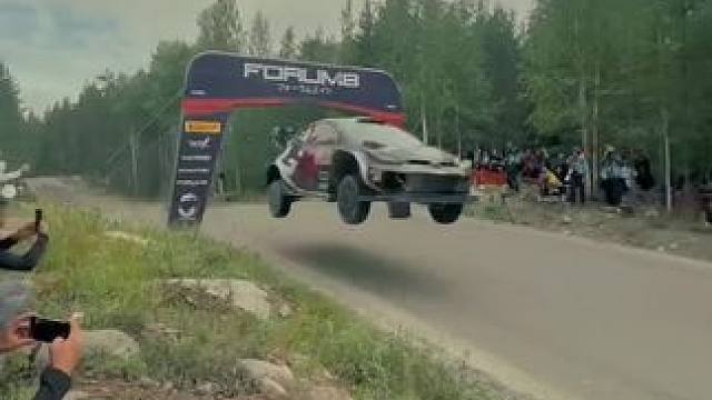 松开油门的那一刻，我的青春将会没有任何意义#极限运动 #赛车 #速度与激情