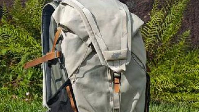 兼容户外的多功能摄影包 户外背包有很多，一个能兼容保护你摄影器材的，你见过吗
#户外 #徒步 #摄影