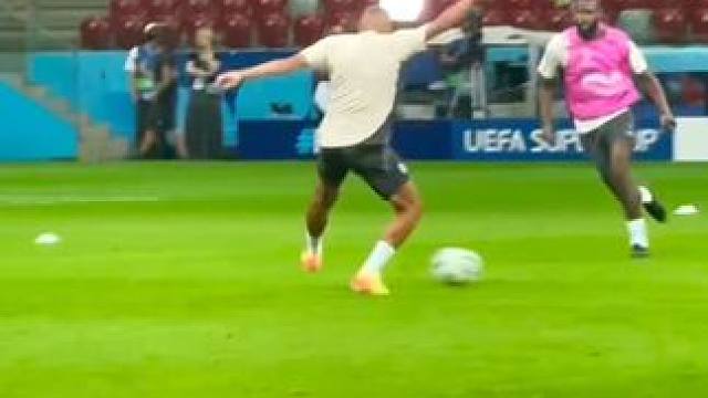 #皇马 备战#欧洲超级杯 #姆巴佩 状态奇佳，大家认为明天比赛能进球吗？可惜#卡马文加 受伤！但愿明