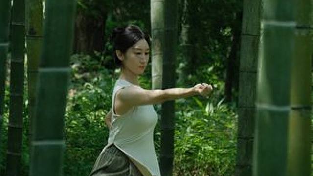 被催更了无数次｜八段锦   镜像正常速度版完整跟练来啦 近一年一直在打八段锦，不得不说八段锦带给我太