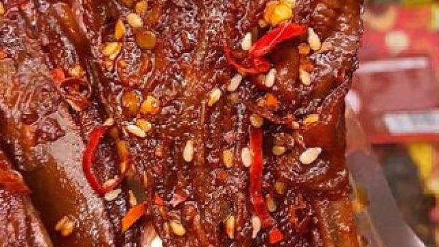 就是这个湖南的香辣卤鸭头，又香又辣卤的特别入味，是真的好吃#无辣不欢 #好吃到停不下来 #零食推荐