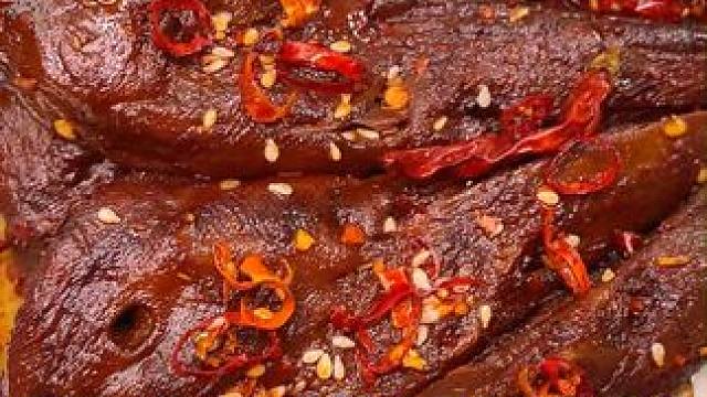 卤的特别入味，都是采用精选优质大鸭头，轻轻一抿就脱骨了，真的太香啦#好吃到停不下来 #追剧小零食 #