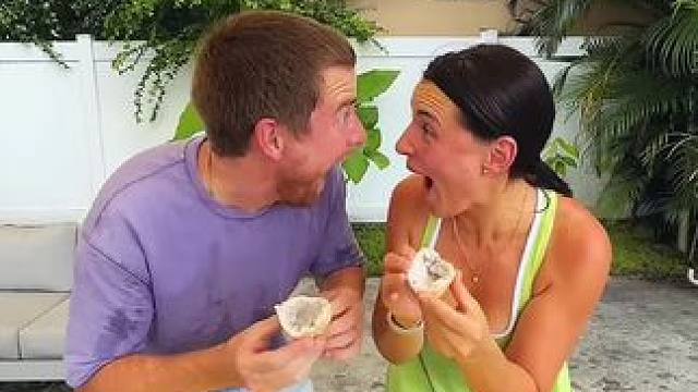 藏在石头里面的秘密，结局让人太意外了！ #看一遍笑一遍 #这操作都看傻了 #老外真会玩 #意想不到的