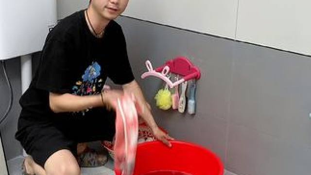 #兔耳脸盆架  可以收纳多个脸盆，家里的鞋刷都可以挂上去，还不占空间#免打孔  #小兔脸盆置物架