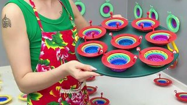 别告诉我你家到现在都还没有这个#小怪物彩虹过滤网  ，用了才知道是真的好#七彩小怪过滤网