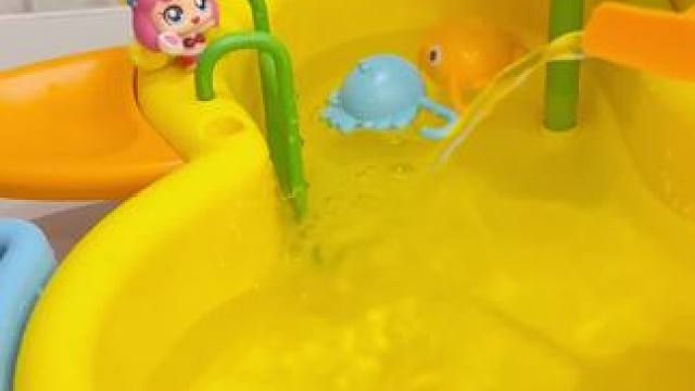 现在玩水的玩具太卷了吧！竟然真的能出水！ 
#我的玩具分享 #玩水乐趣 #过家家玩具 #玩水玩具 #