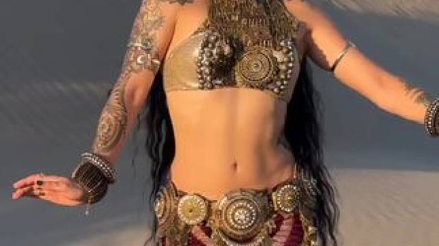 肚皮无，又称东方舞蹈，是世界上最古老的舞蹈形式之一， 起源于中东地区。也是一种强调腹部动作富有东方情