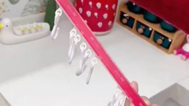 厨房连排挂钩节省空间连排设计可以最大化利用墙面空间，让厨房更加整洁有序。#厨房挂钩  #橱柜挂钩  