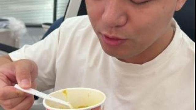 咖喱味很浓郁，饱腹感也强，还是很不错的！#零食 #零食推荐 #追剧 