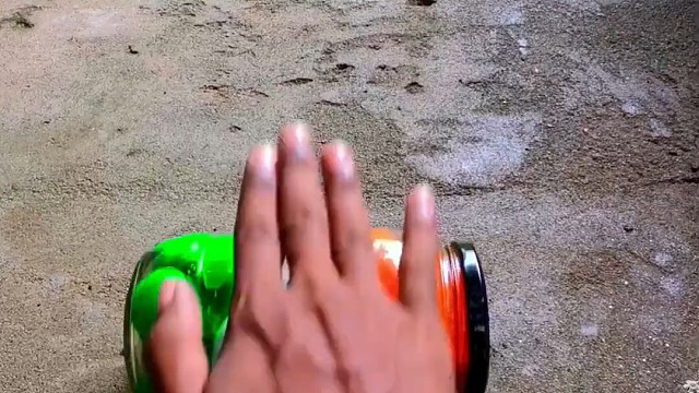 楼梯滚瓶子爆破解压时刻