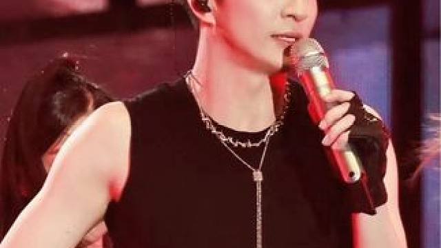 “如果形容一个人像风一样 那是一种最无可奈何的比喻” #薛之谦#像风一样#现场版live#薛之谦苏州