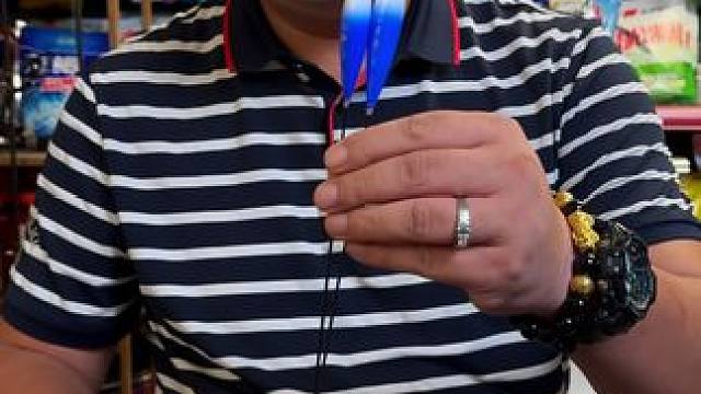 鲢鳙大物夜光漂 这是一款长杆夜钓都能看清吃口的加粗夜光漂，小凤仙品牌，做工精细，灵敏度高。#鲢鳙夜光