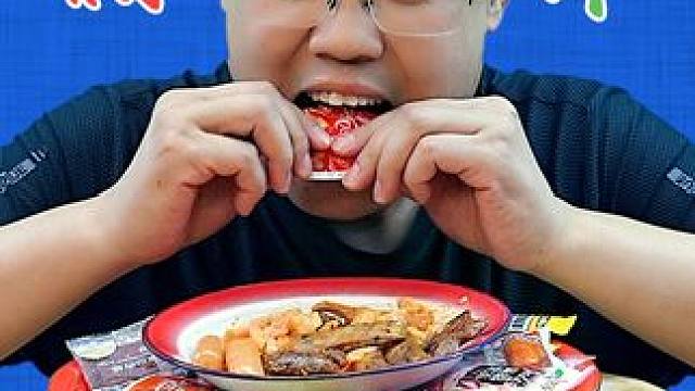 盐津铺子75包辣卤零食礼包里面都有啥？ #美食测评 #零食推荐 #妈呀太香了